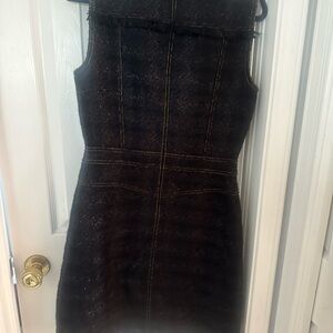 These are additional pics of the Tory’s dress